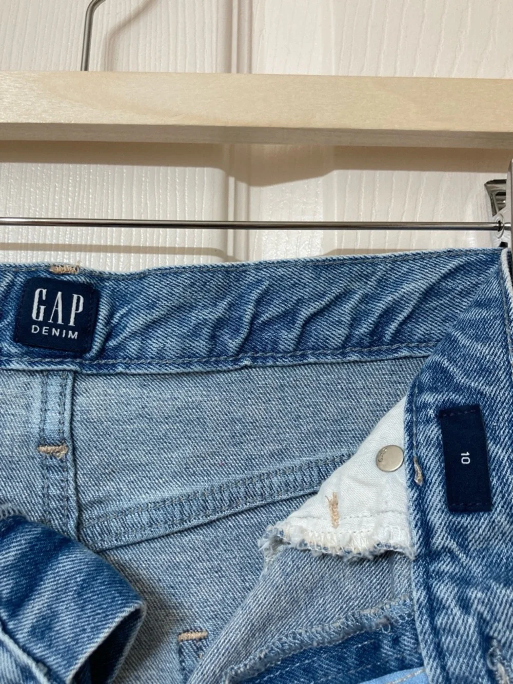 GAP Women's Light Wash High Rise Distressed Mini Denim Skirt 10 Coastal Cowgirl